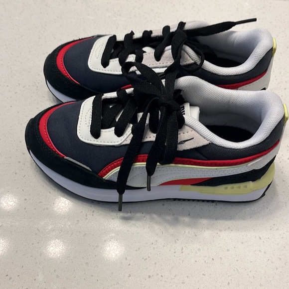 Puma sneakers size 13C - Picture 2 of 5